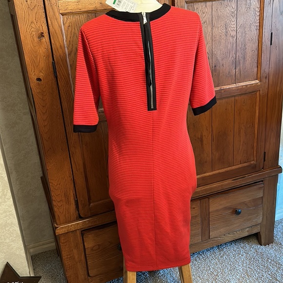 🆕Red KAREN KANE DRESS w/Black Side Panels, Accents & Pin Stripes & Back Zipper. - Picture 6 of 12